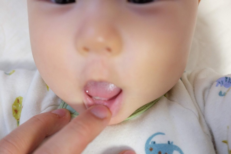生後5ヶ月の息子が最近よく下唇をむいって噛むなぜ 育休日記167日目
